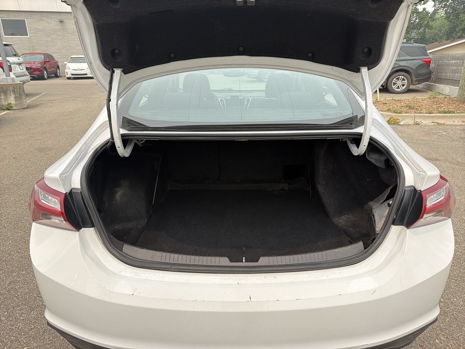 Used 2020 Chevrolet Malibu LT FWD image 37