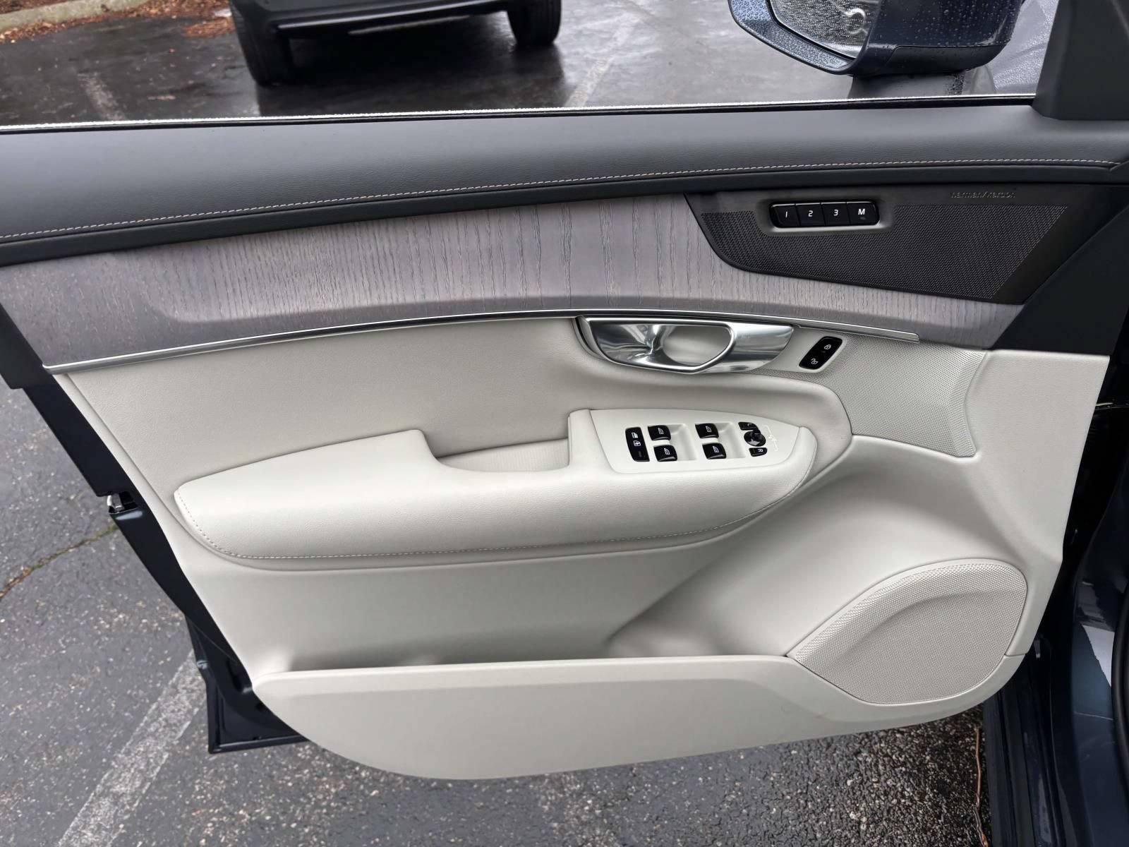 New 2026 Volvo XC90 T8 Ultra w/ Protection Package Premier AWD/4WD image 11