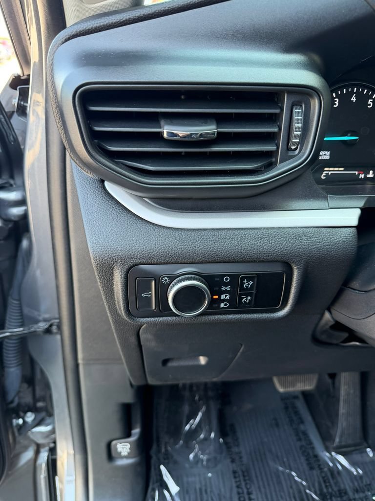 Used 2024 Ford Explorer XLT AWD/4WD image 14