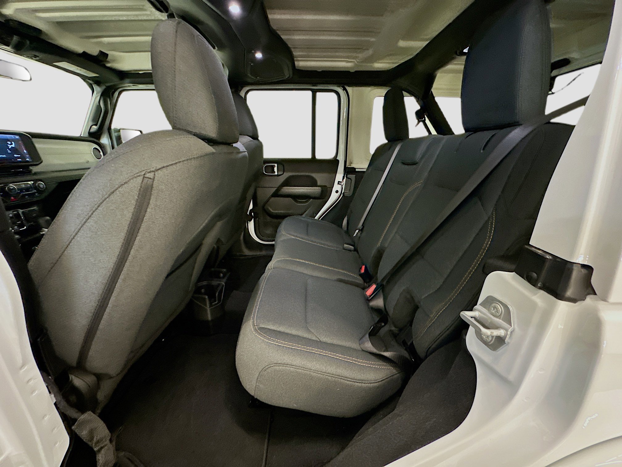 Used 2025 Jeep Wrangler Sahara image 28