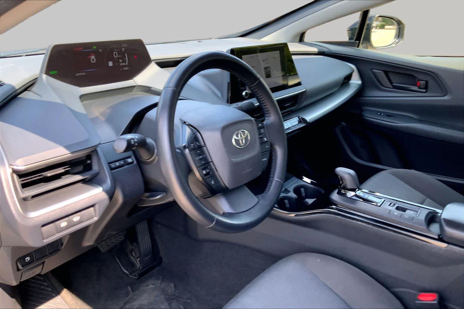 Used 2025 Toyota Prius LE FWD image 17