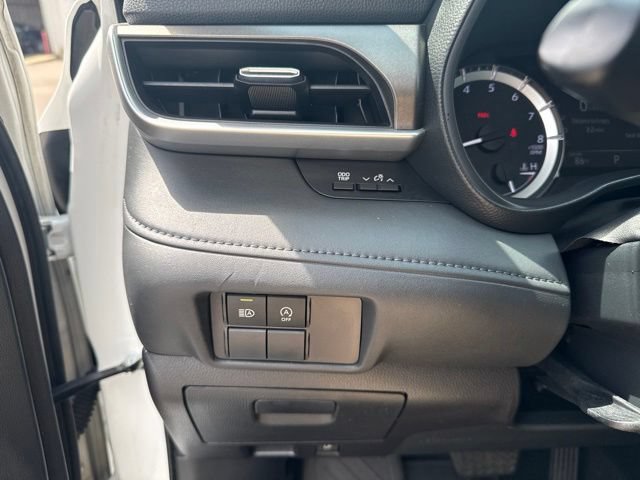 Used 2023 Toyota Highlander L AWD/4WD image 27