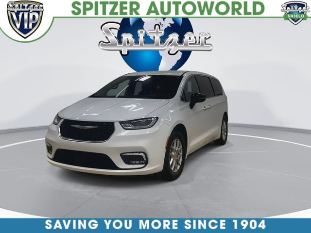 Used 2025 Chrysler Pacifica Select FWD image 4