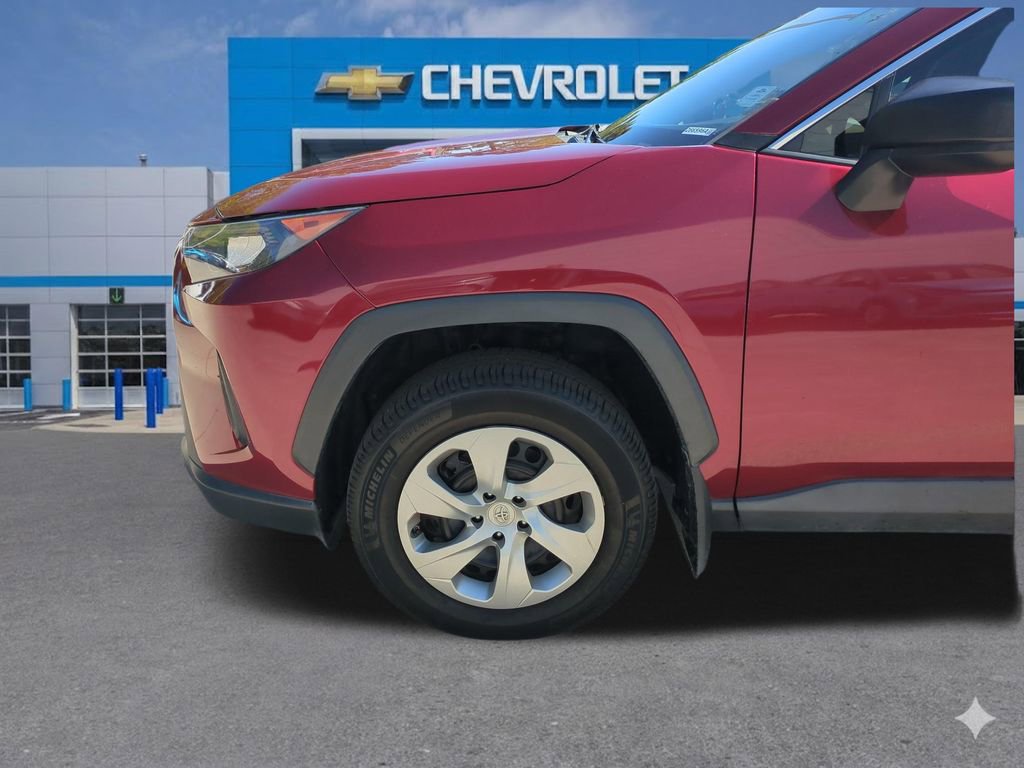 Used 2021 Toyota RAV4 LE image 11