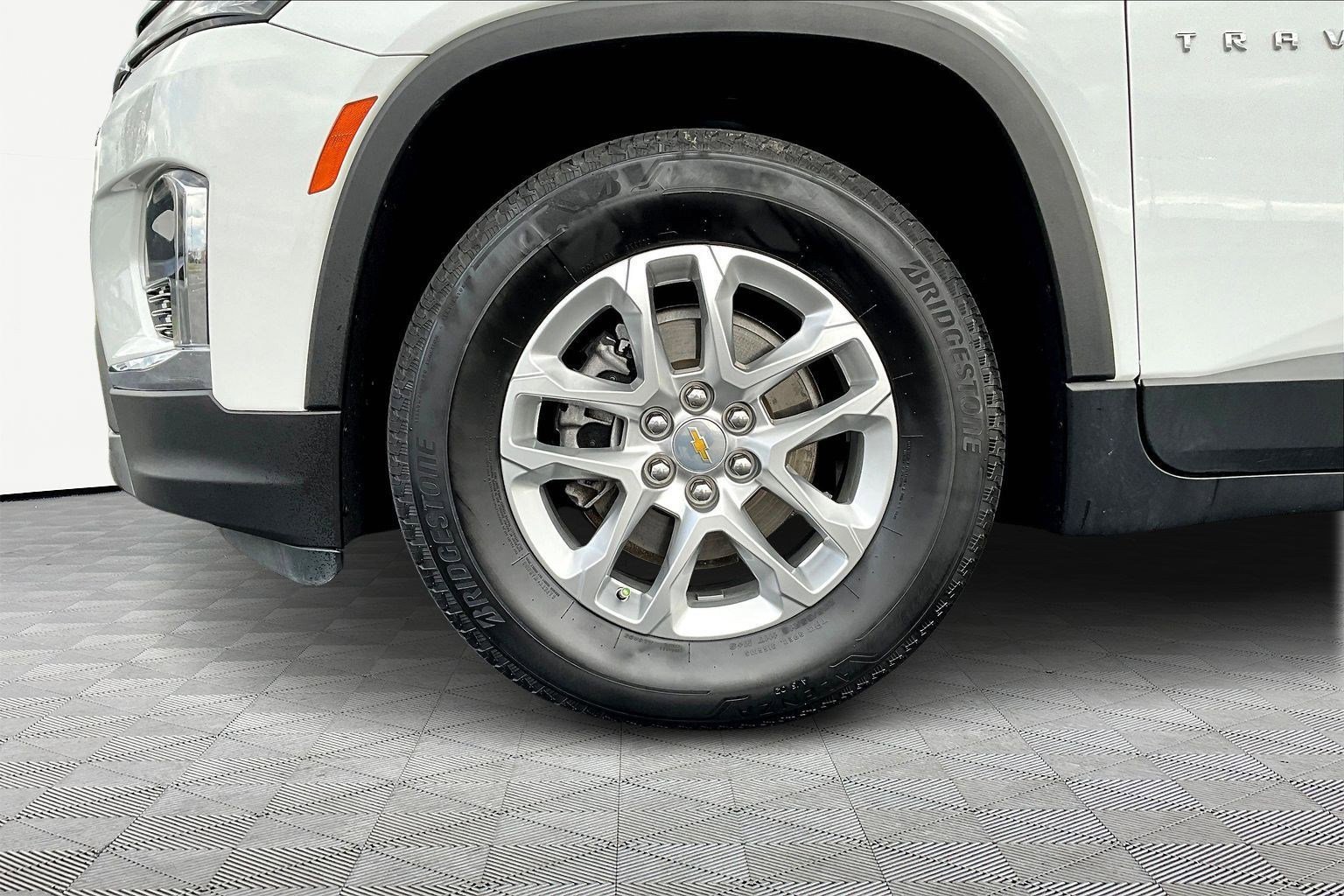 Used 2023 Chevrolet Traverse LS image 36