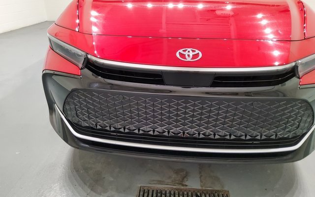 Used 2023 Toyota Crown Limited image 11