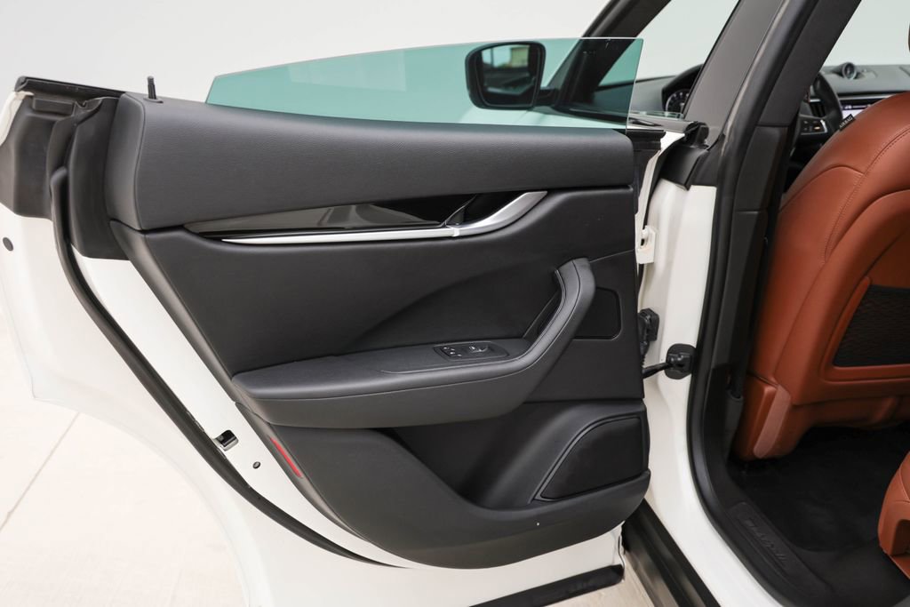 Used 2021 Maserati Levante image 28