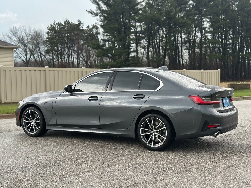 Used 2021 BMW 330e xDrive w/ Premium Package image 5