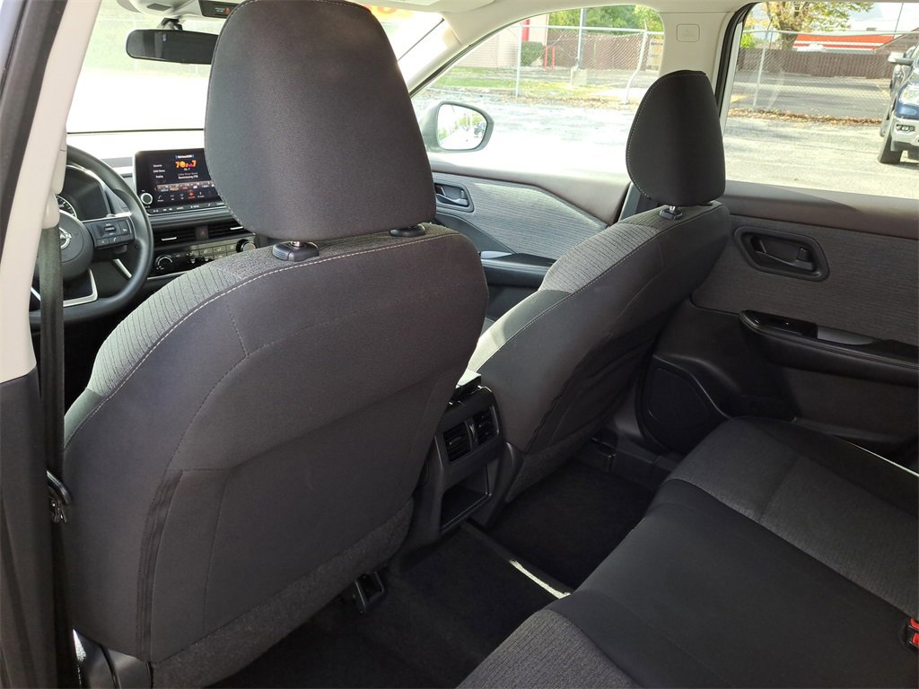 Used 2022 Nissan Rogue S image 19