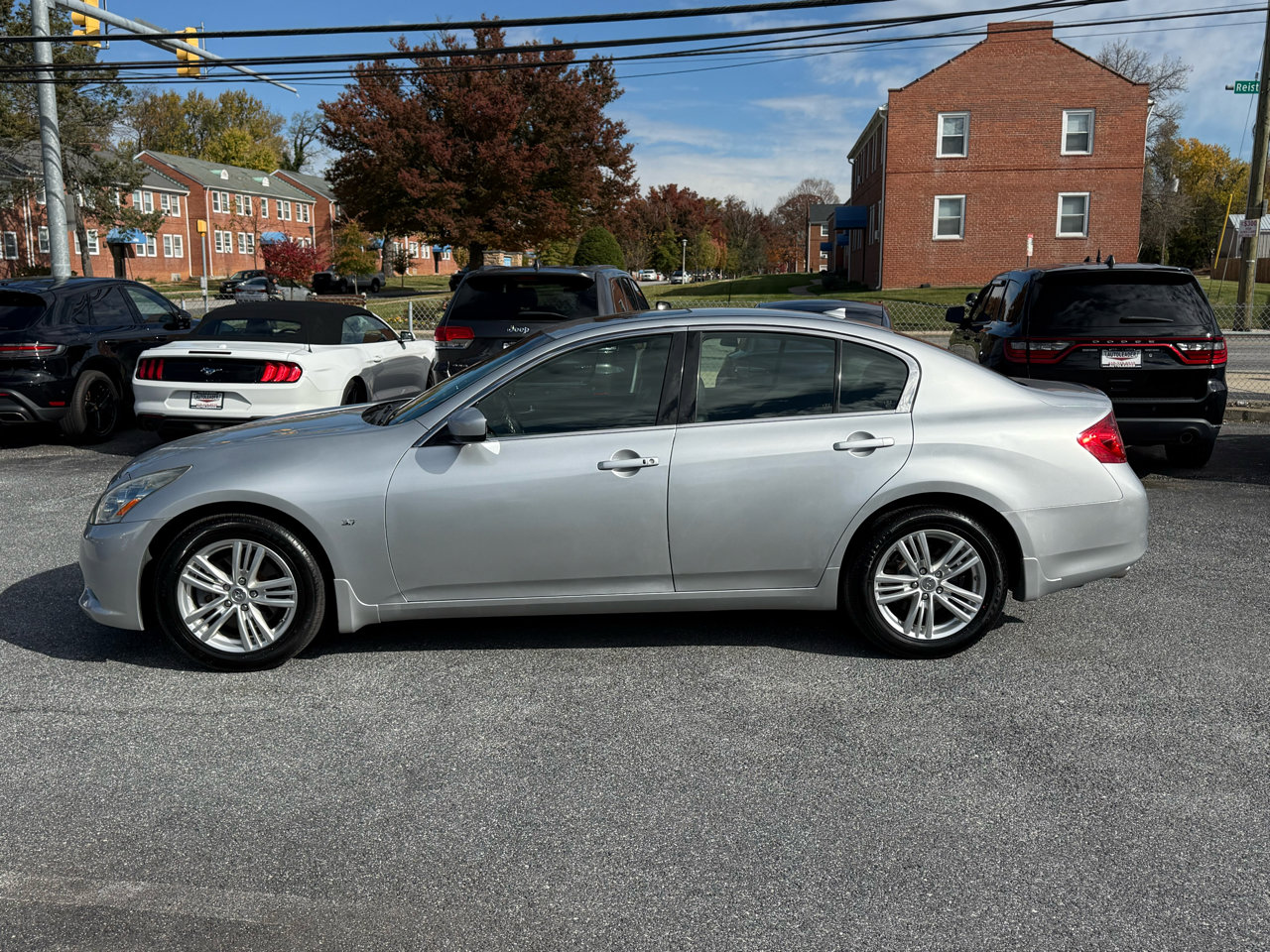 Used 2015 INFINITI Q40 AWD w/ Moonroof Package image 6