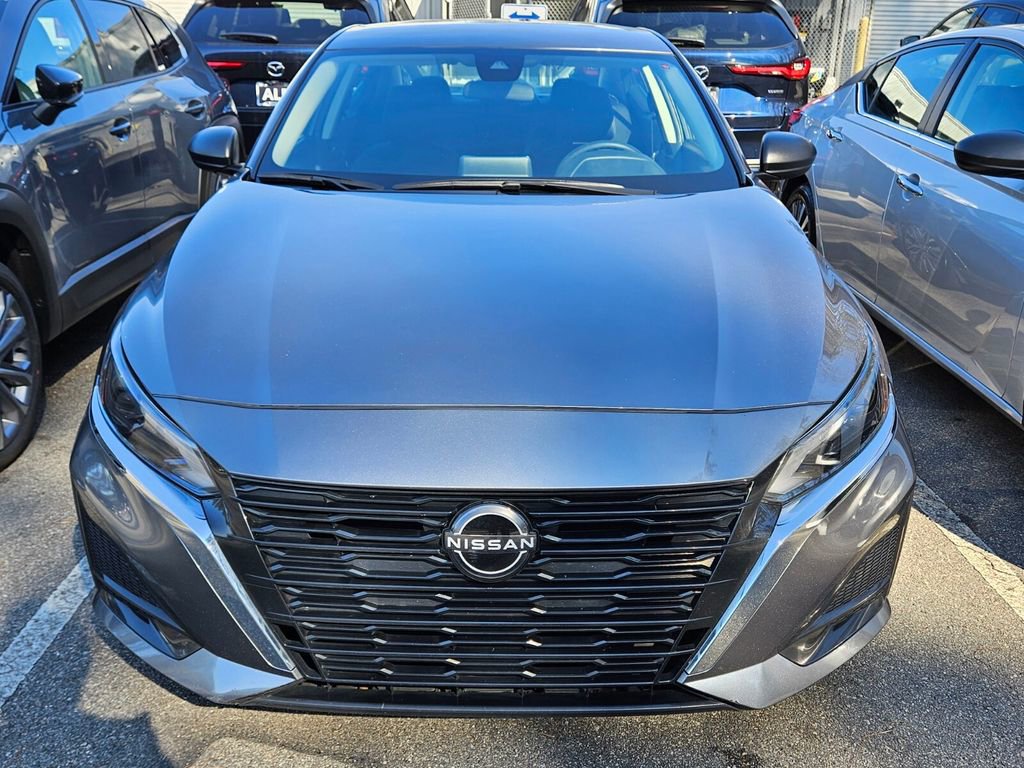 Used 2024 Nissan Altima 2.5 SV image 2