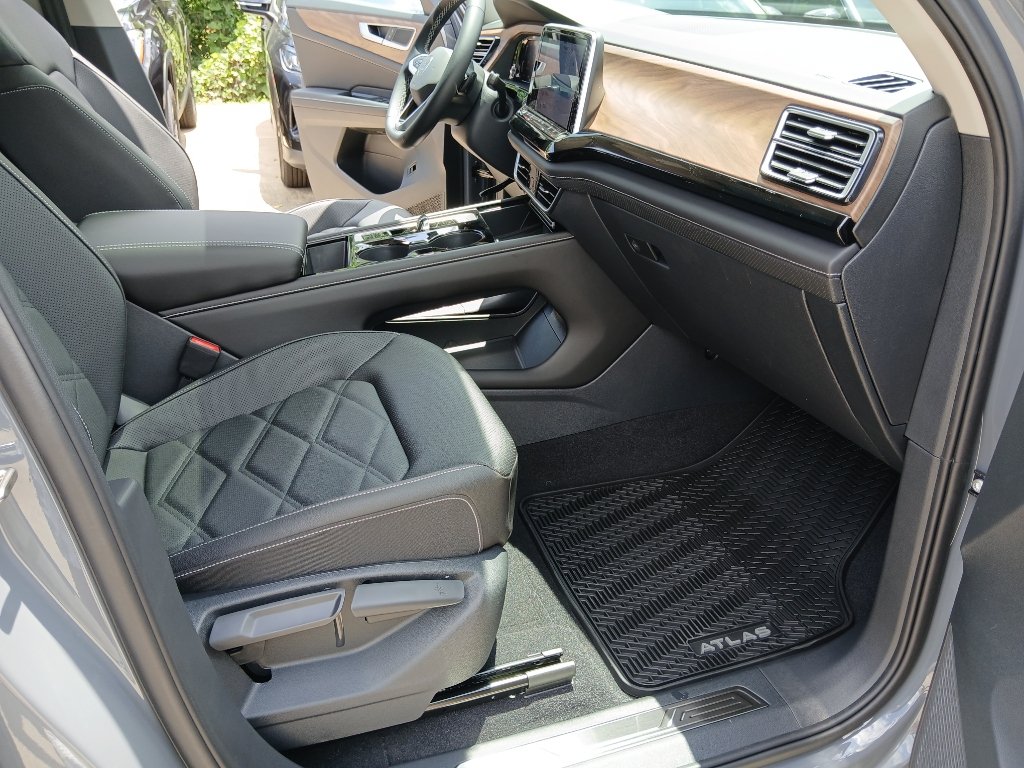 New 2026 Volkswagen Atlas SE FWD image 25