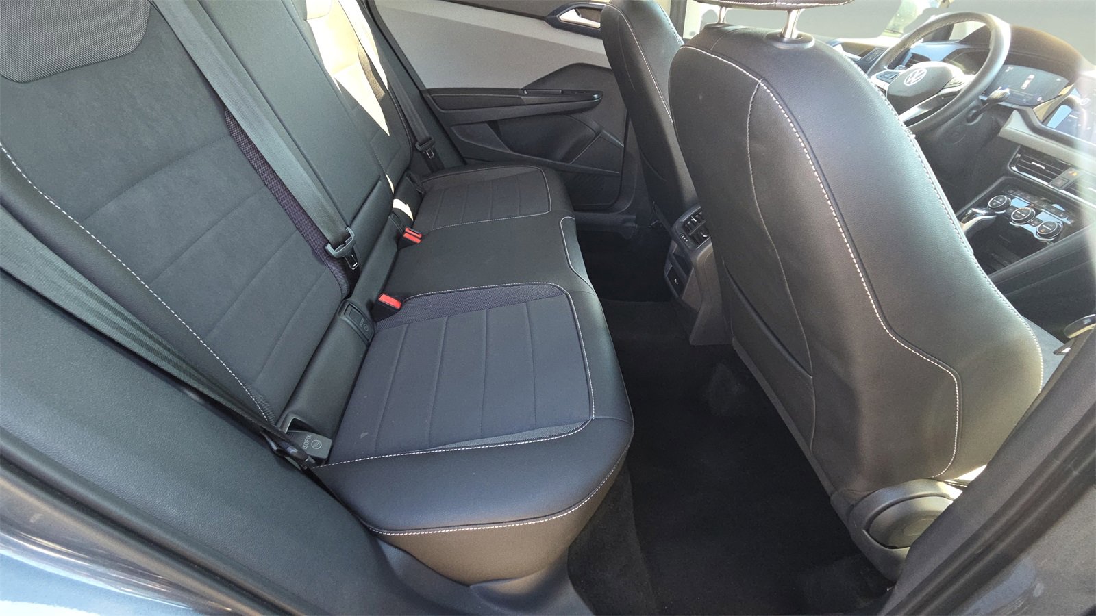 Used 2024 Volkswagen Taos SE image 17