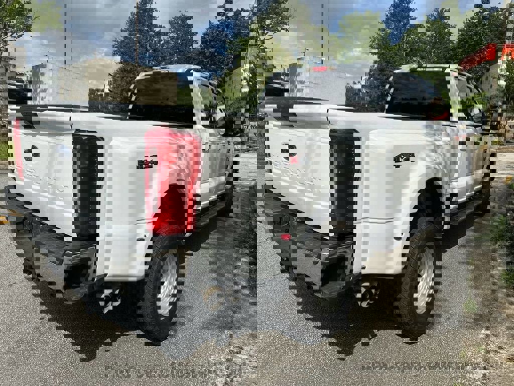 Used 2024 Ford F350 XLT image 2