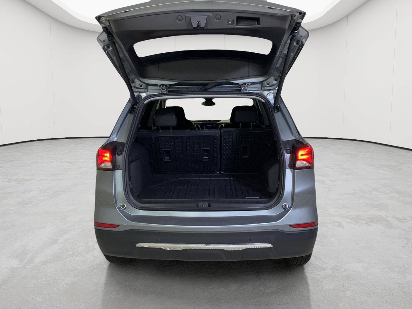 Used 2024 Chevrolet Equinox LT w/ LPO, Floor Liner Package FWD image 8