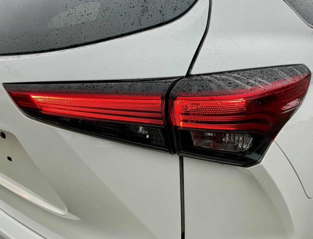 Used 2020 Toyota Highlander XLE image 17