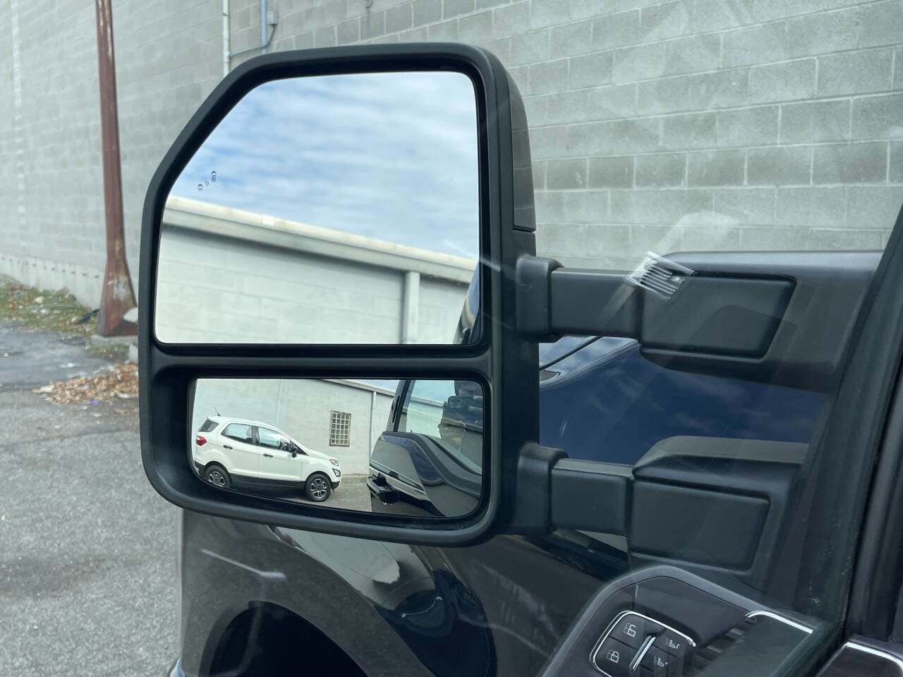 Used 2023 Ford F350 Lariat w/ Lariat Ultimate Package image 11