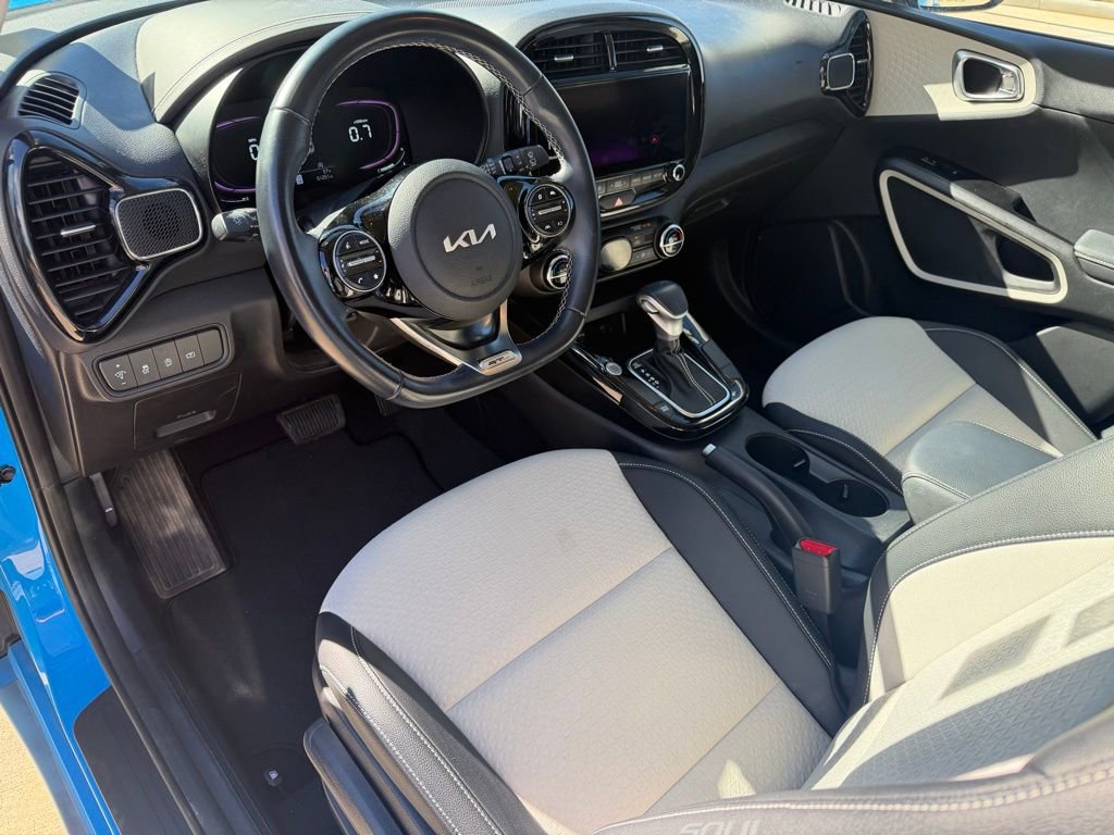 Used 2023 Kia Soul GT-Line image 12