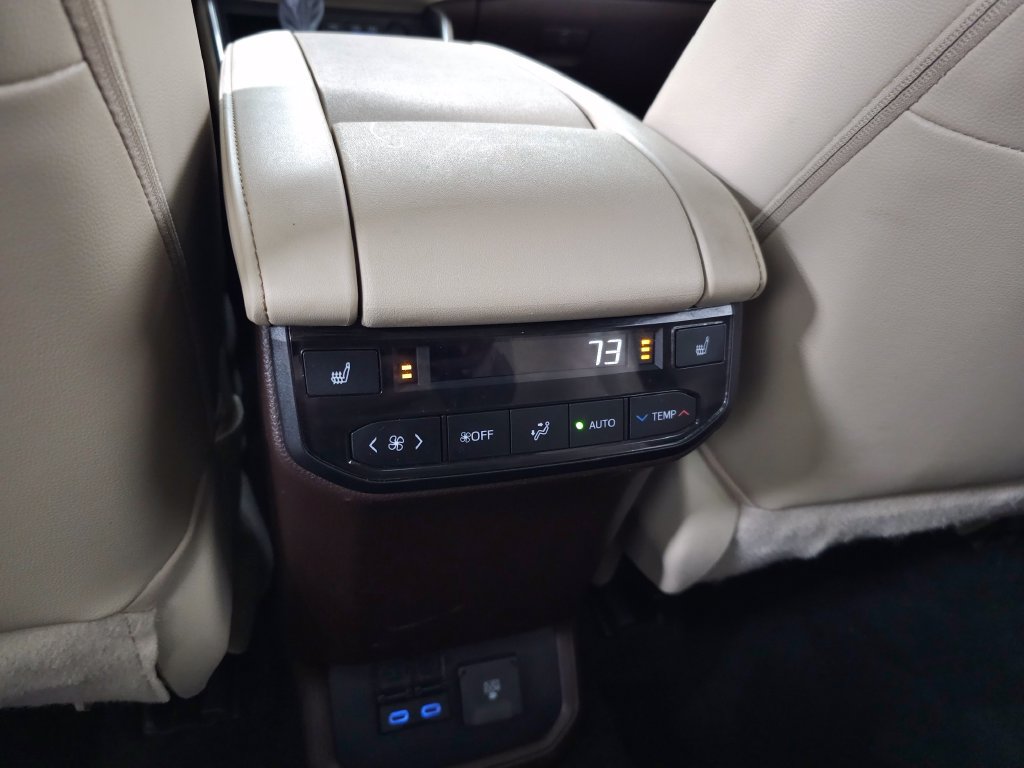 Used 2022 Toyota Highlander Platinum FWD image 37