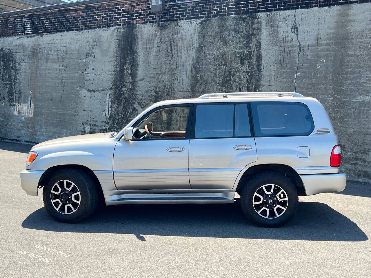 Used 2000 Lexus LX 470 4WD image 3