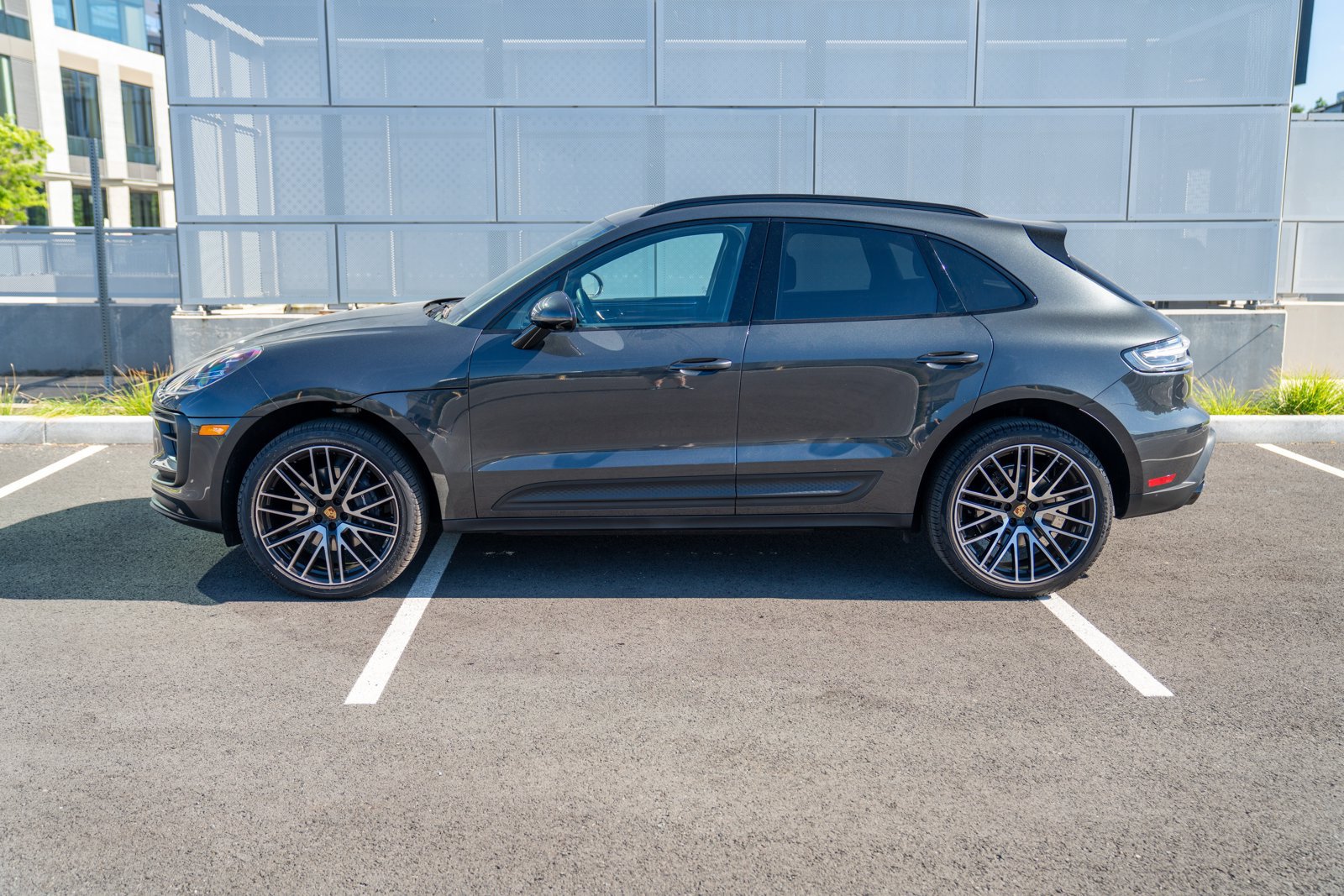 Certified 2026 Porsche Macan AWD/4WD image 2