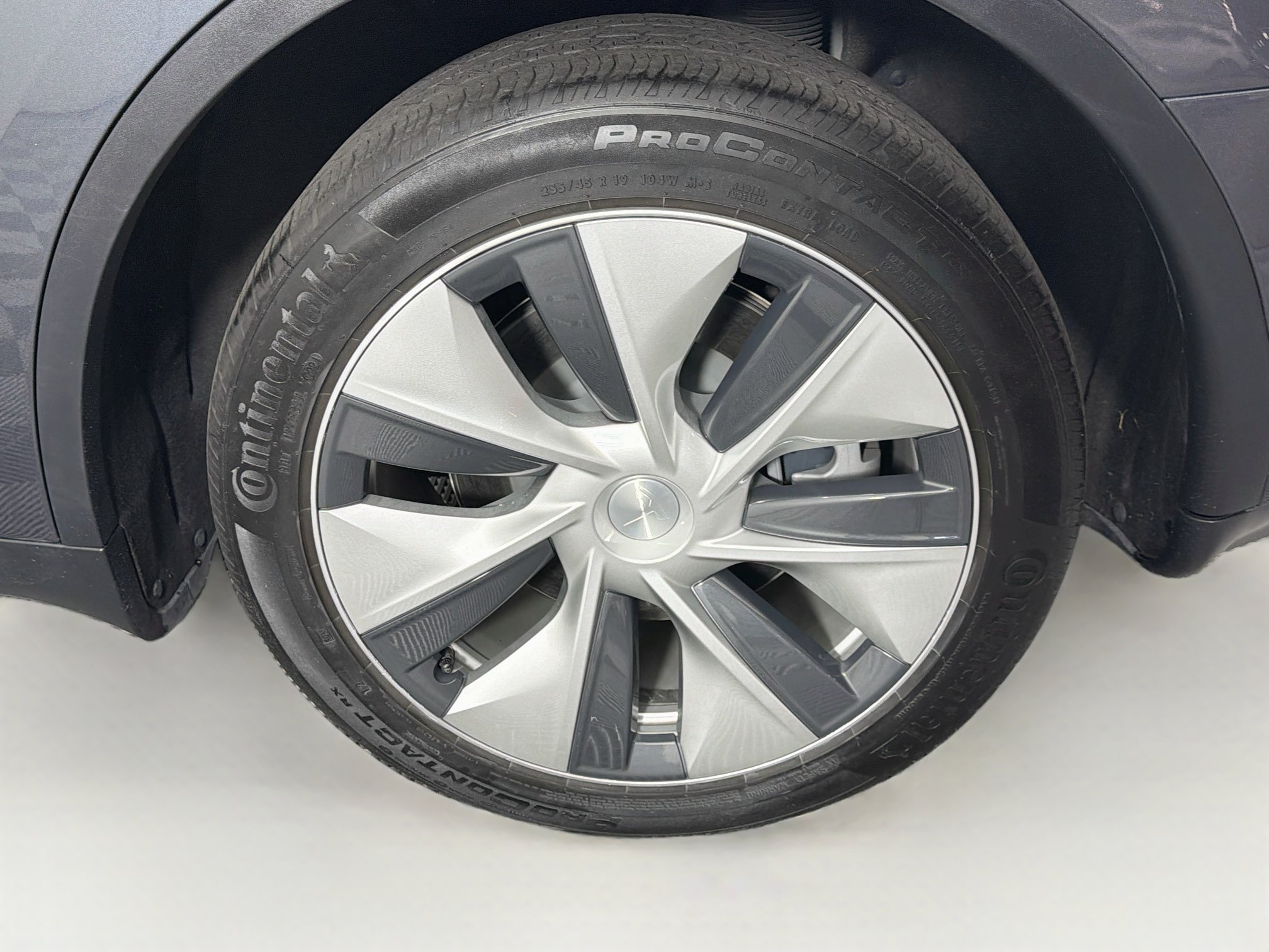 Used 2022 Tesla Model Y Long Range AWD/4WD image 11