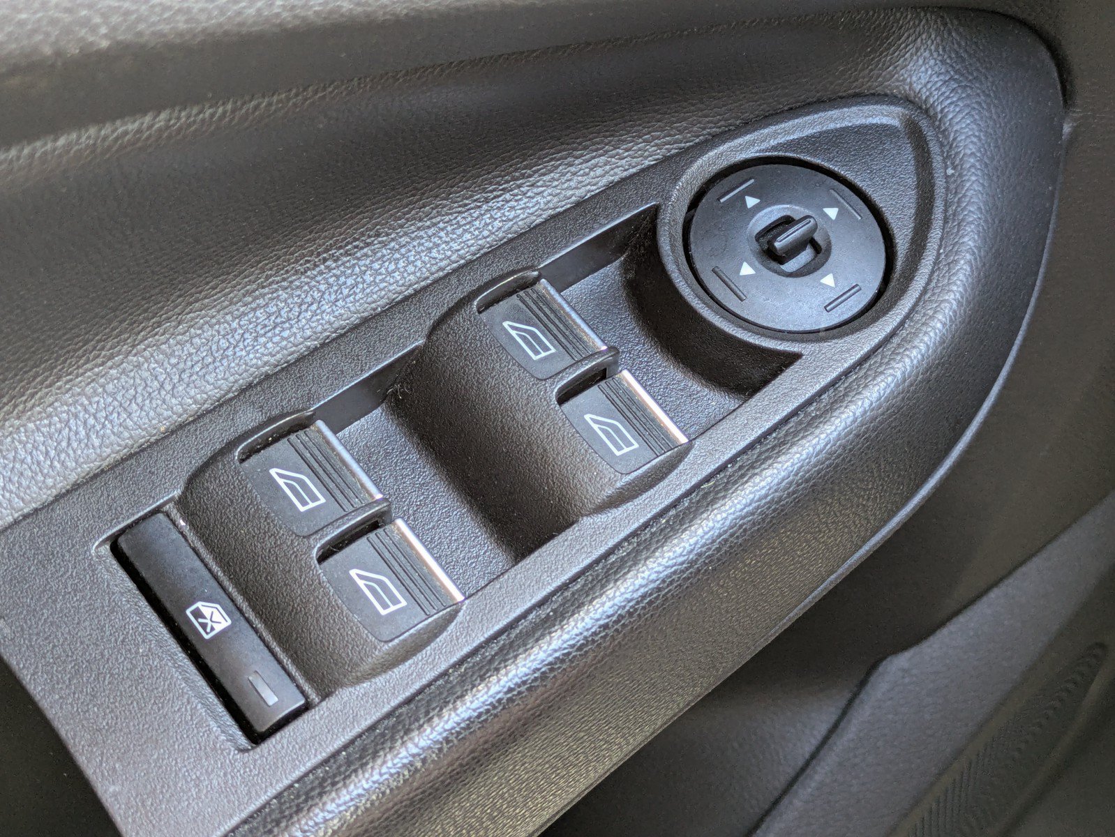Used 2019 Ford Escape SEL FWD image 19