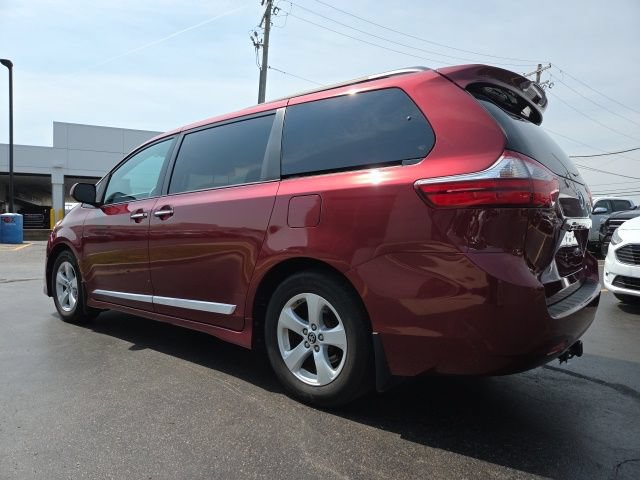 Used 2019 Toyota Sienna LE w/ LE Preferred Package FWD image 5
