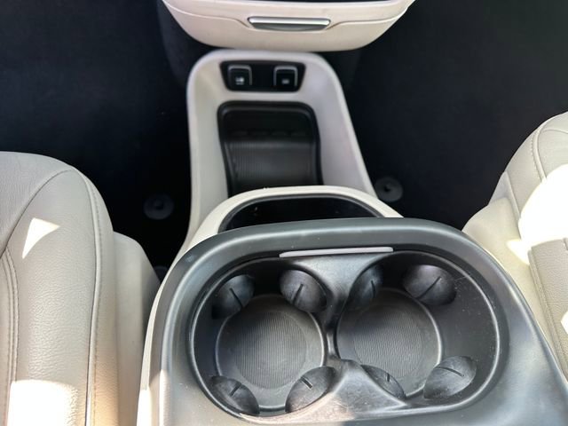 Used 2018 Chrysler Pacifica Touring-L Plus image 25