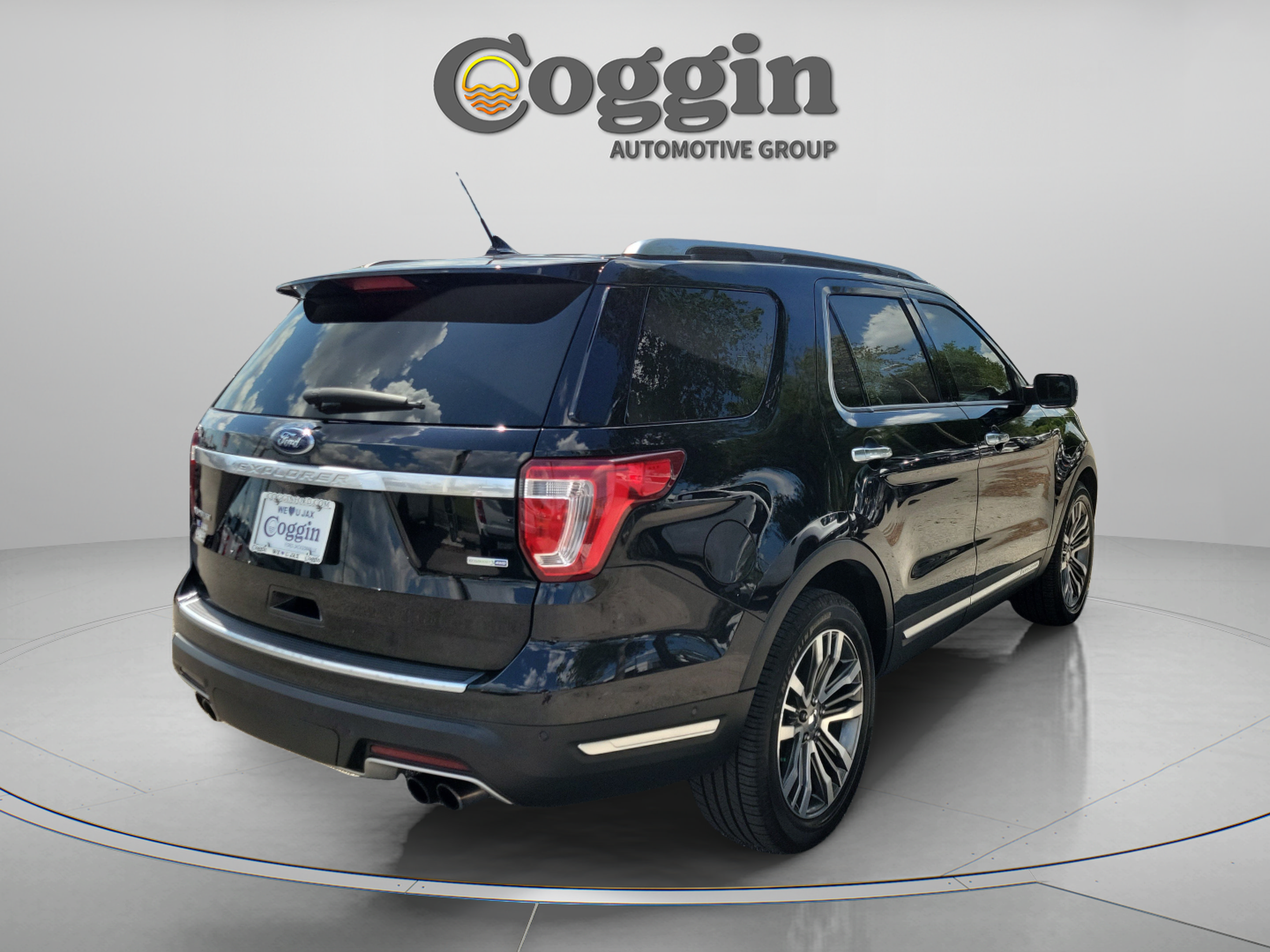 Used 2019 Ford Explorer Platinum AWD/4WD image 3