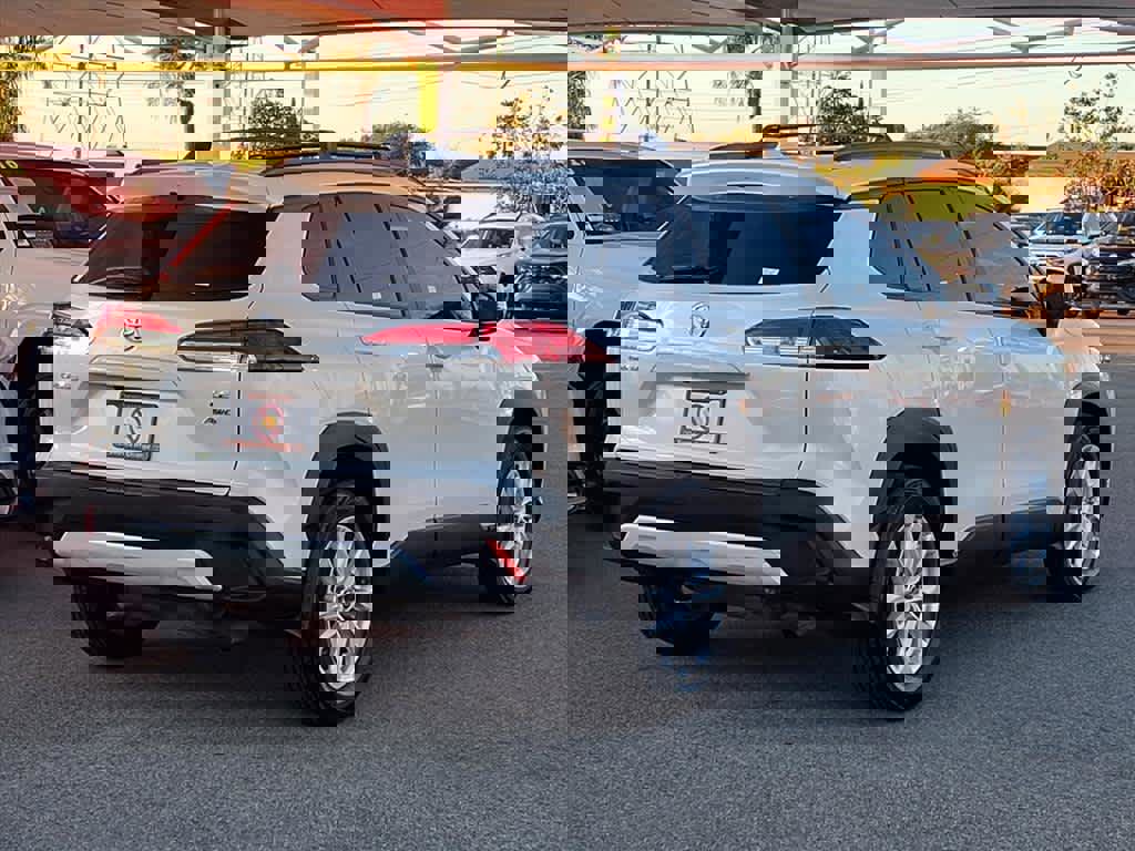 Certified 2023 Toyota Corolla Cross LE image 4