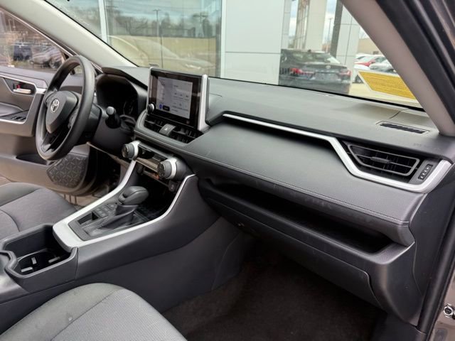 Used 2025 Toyota RAV4 XLE AWD/4WD image 30