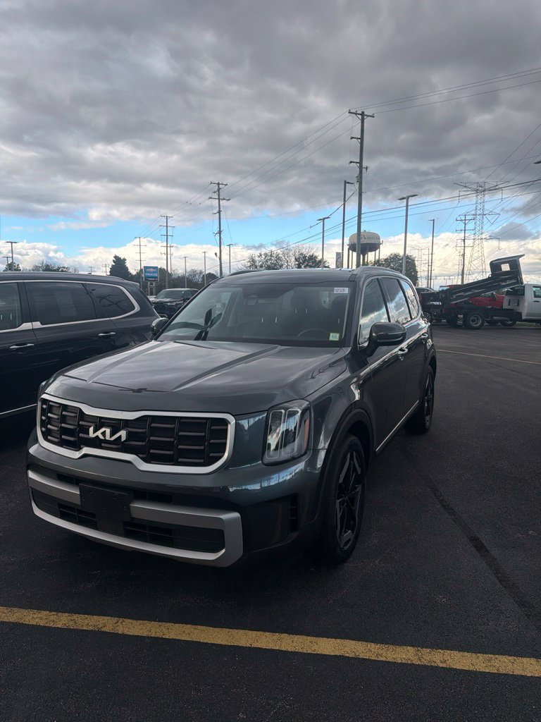 Used 2023 Kia Telluride S AWD/4WD image 4