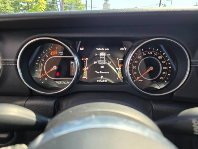Used 2019 Jeep Wrangler Unlimited Sahara w/ Dual Top Group AWD/4WD image 12
