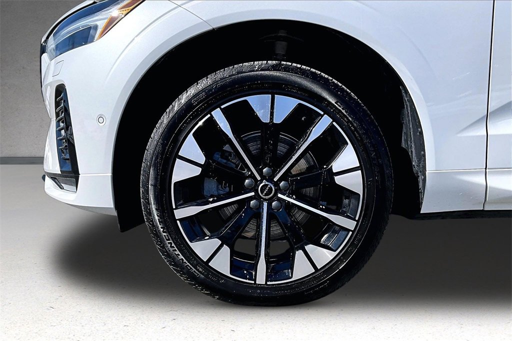 Certified 2026 Volvo XC60 B5 Plus w/ Protection Package Premier image 34
