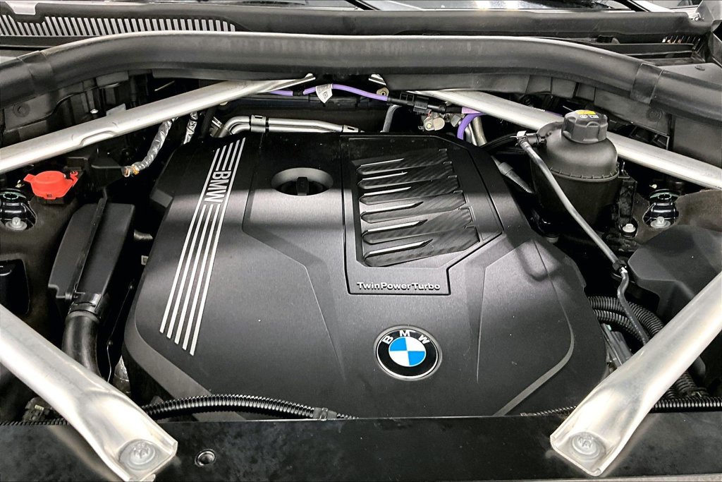 Used 2022 BMW X7 xDrive40i w/ M Sport Package AWD/4WD image 9