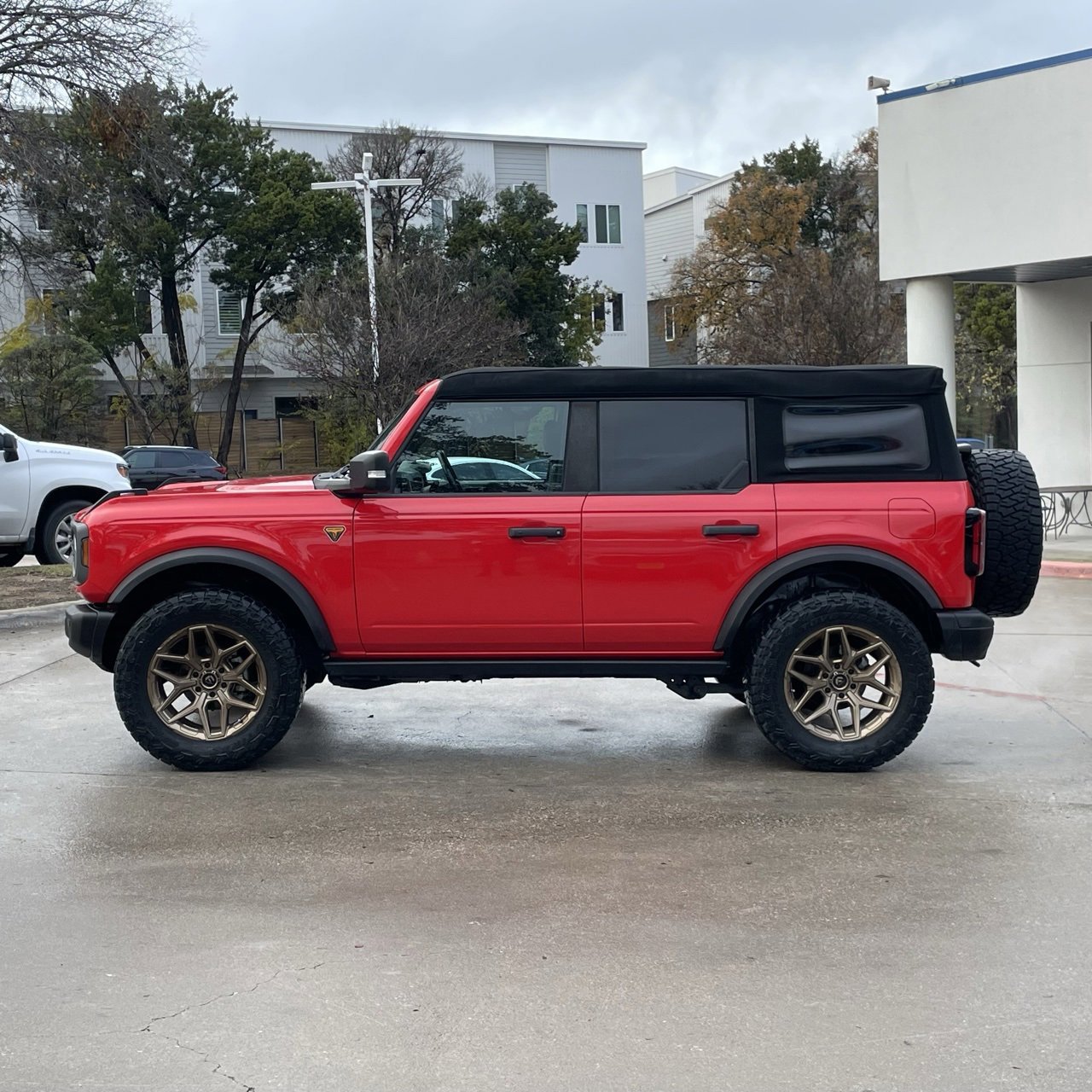 Used 2023 Ford Bronco Badlands image 3