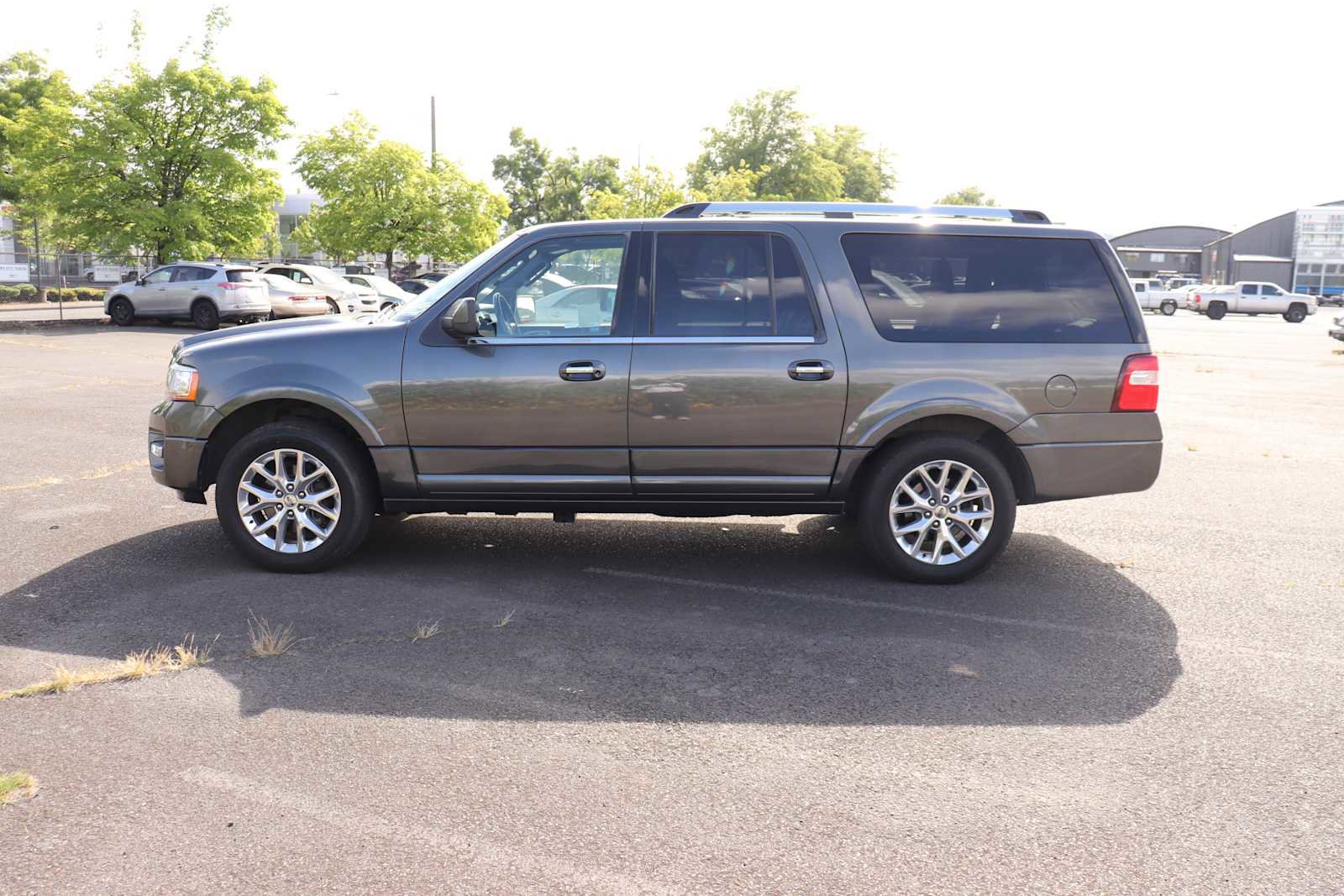 Used 2016 Ford Expedition EL Limited w/ Equipment Group 301A AWD/4WD image 8