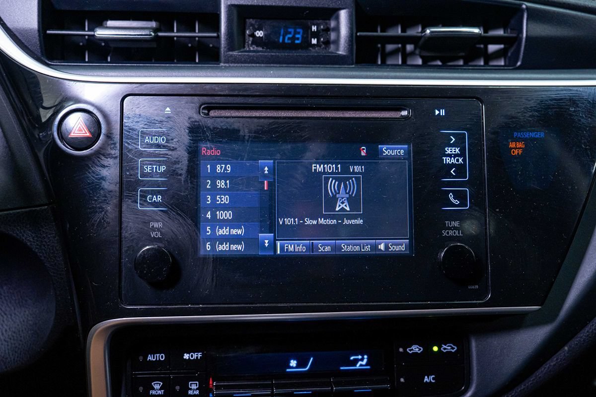 Used 2018 Toyota Corolla LE FWD image 5