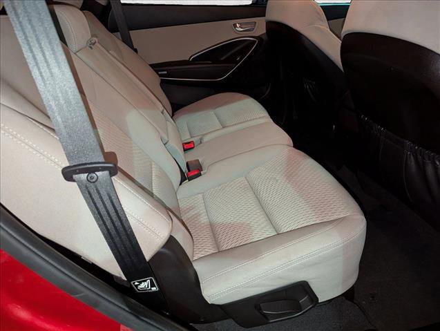 Used 2017 Hyundai Santa Fe SE image 18