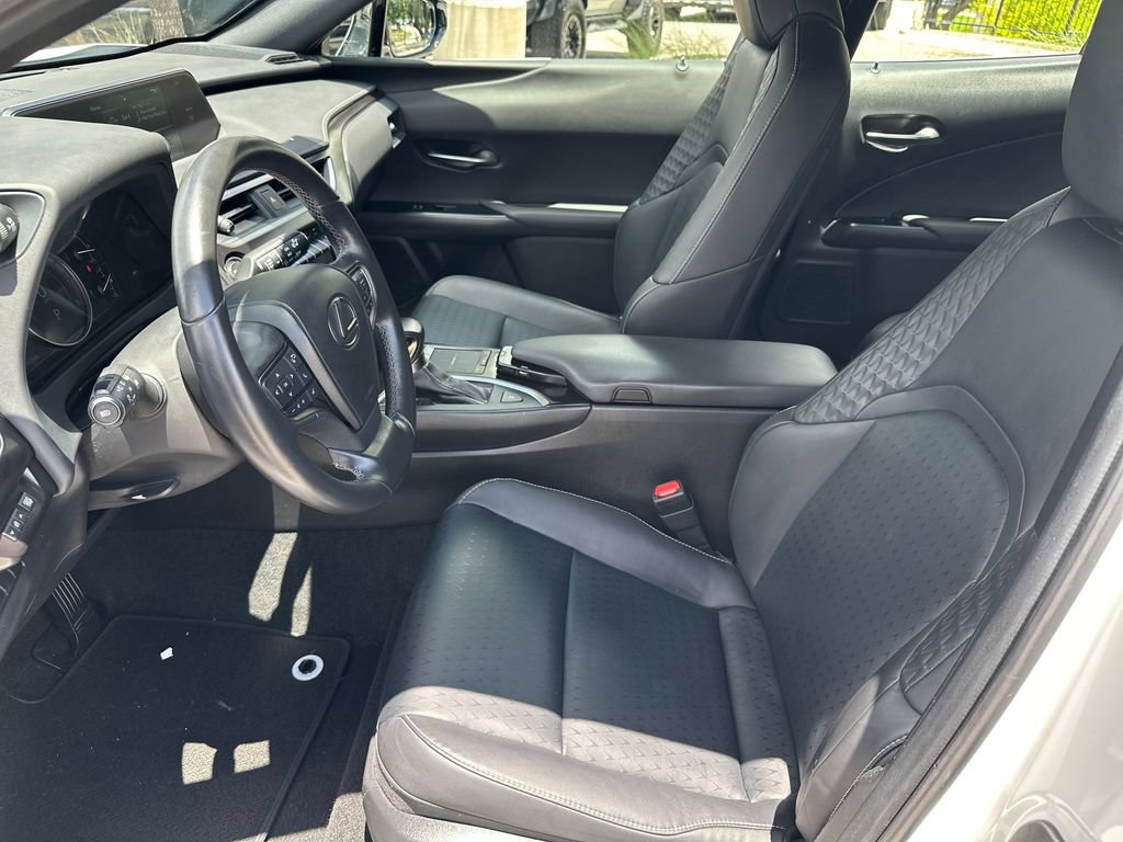 Used 2021 Lexus UX 200 w/ Accessory Package (Z2) FWD image 19