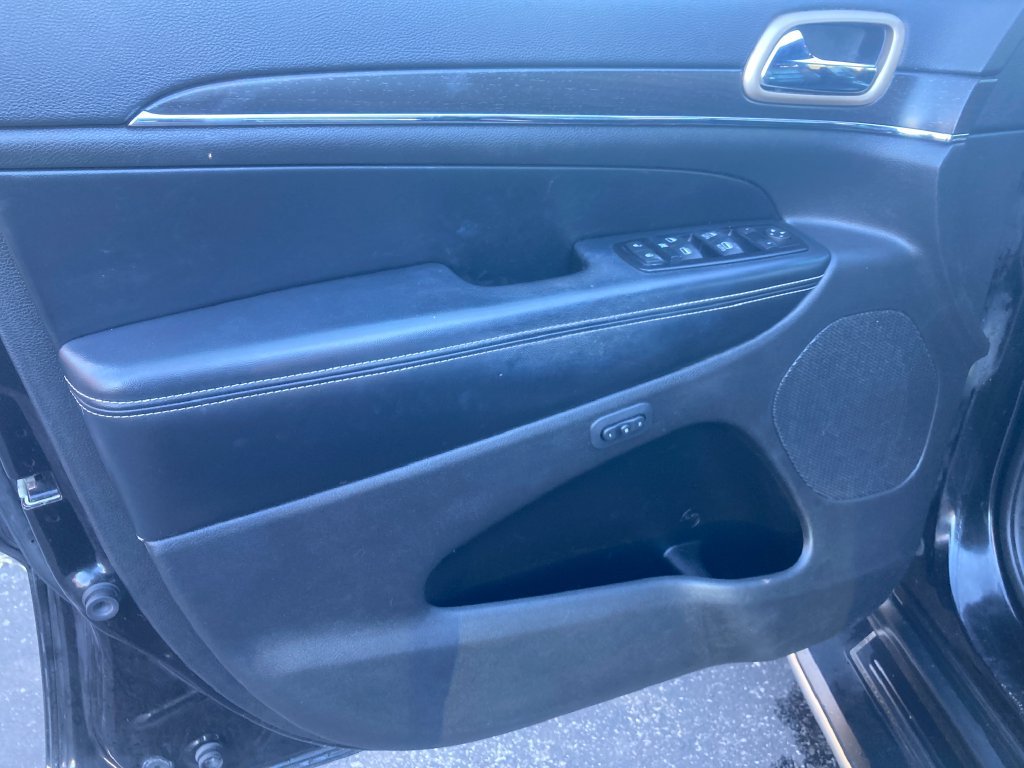 Used 2015 Jeep Grand Cherokee Limited AWD/4WD image 13