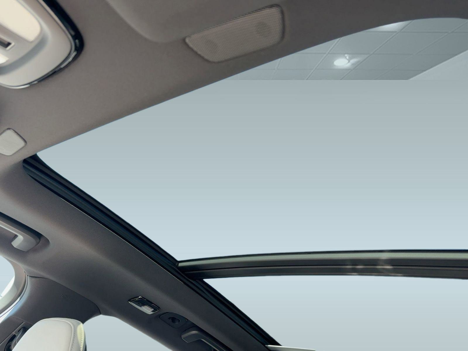 New 2026 Volvo XC90 B6 Plus w/ Protection Package image 14