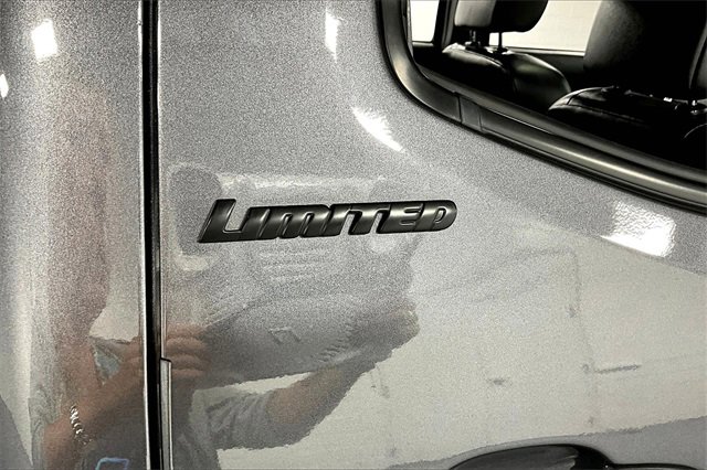 Used 2021 Toyota Tacoma Limited image 24