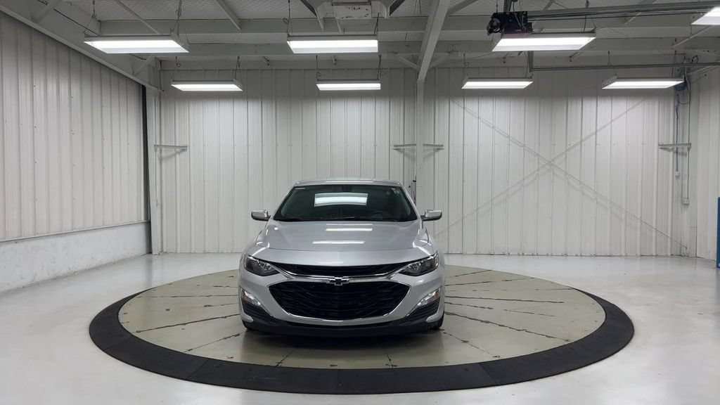 Used 2021 Chevrolet Malibu RS FWD image 3