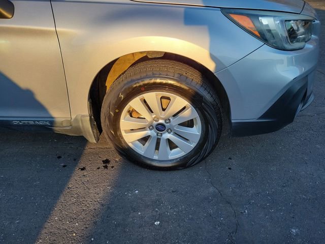 Used 2018 Subaru Outback 2.5i Premium image 19