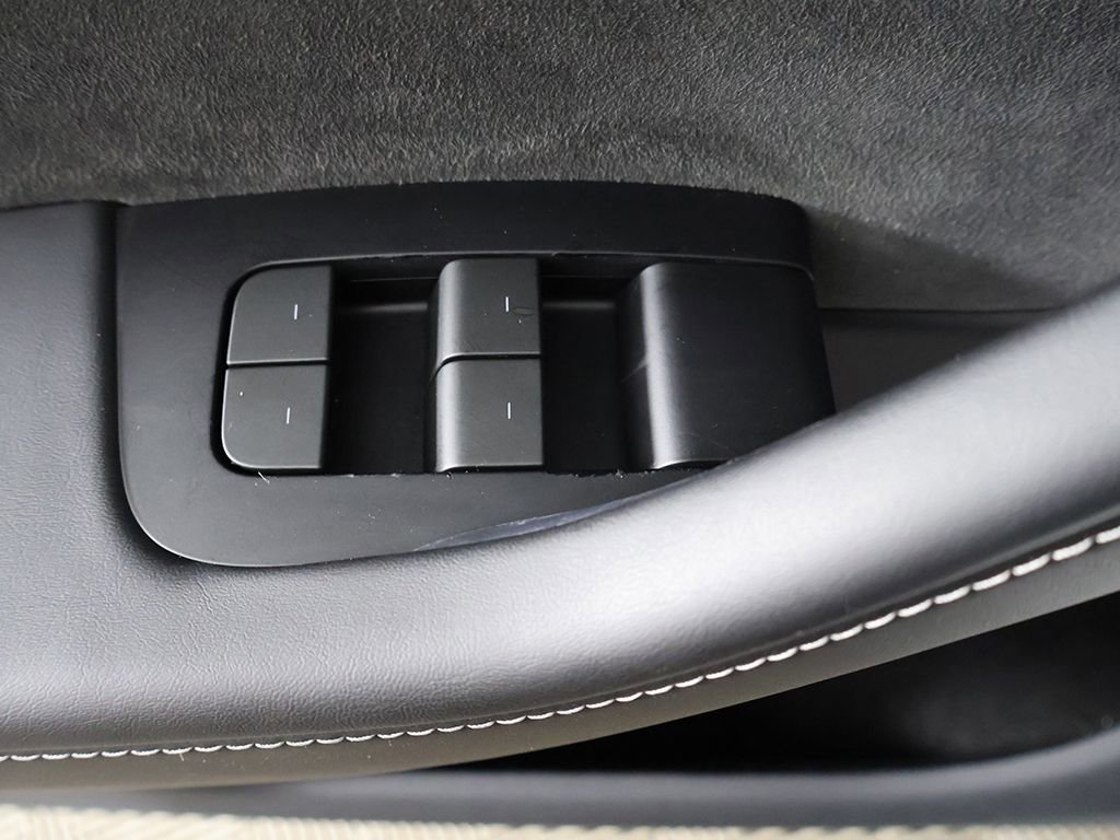 Used 2024 Tesla Model Y Performance AWD/4WD image 34