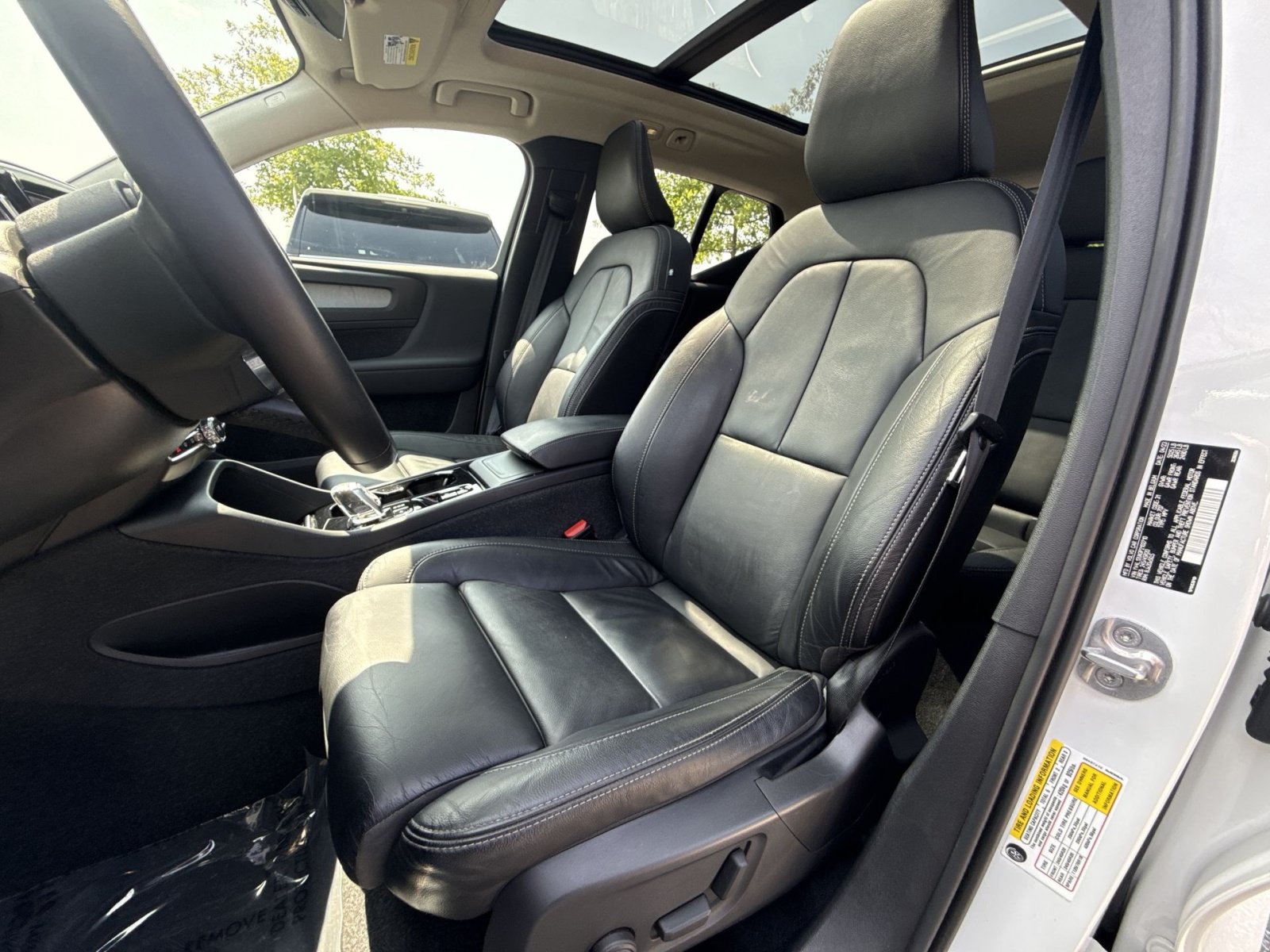 Certified 2023 Volvo XC40 B5 Plus w/ Protection Package Premier AWD/4WD image 21