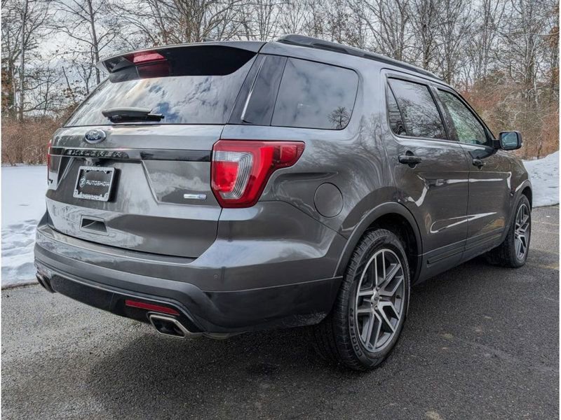 Used 2017 Ford Explorer Sport w/ Equipment Group 401A image 5