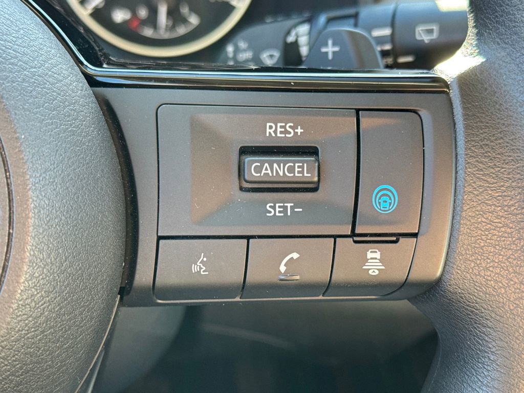 Used 2023 Nissan Rogue SV image 36